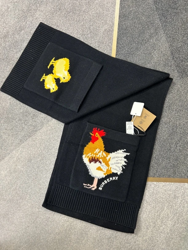 99新 BURBERRY/博柏利 黑色围巾披肩