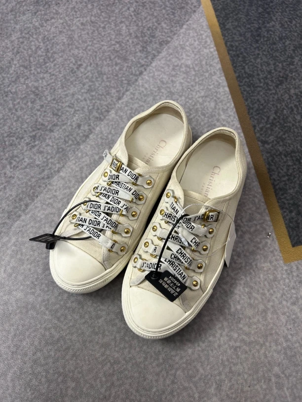 Dior白色休闲板鞋34.5码95新