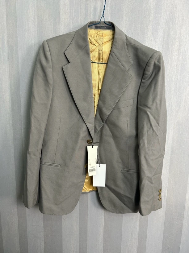 古驰灰色西服外套99新