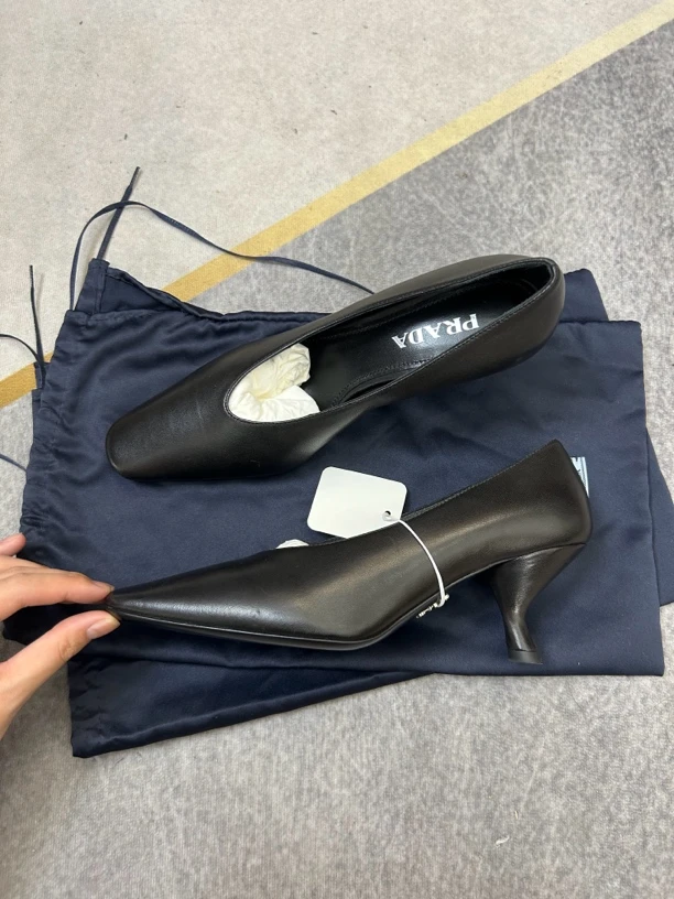 Prada黑色女巫鞋35码99新