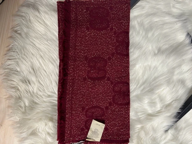 古驰gucci老花红色围巾99新 45*200