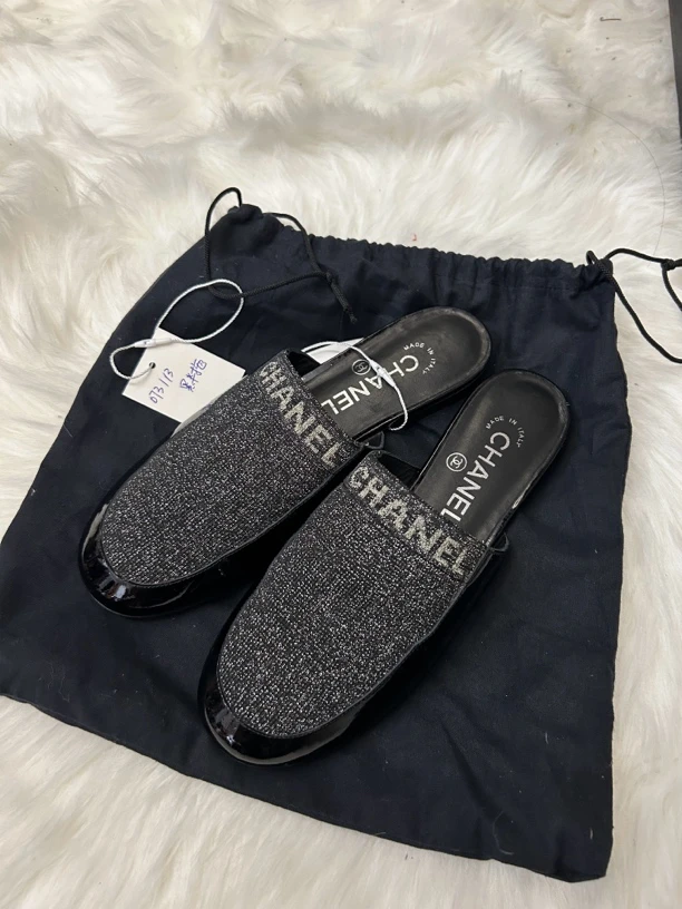 95新 Chanel/香奈儿 黑灰色拖鞋三六码