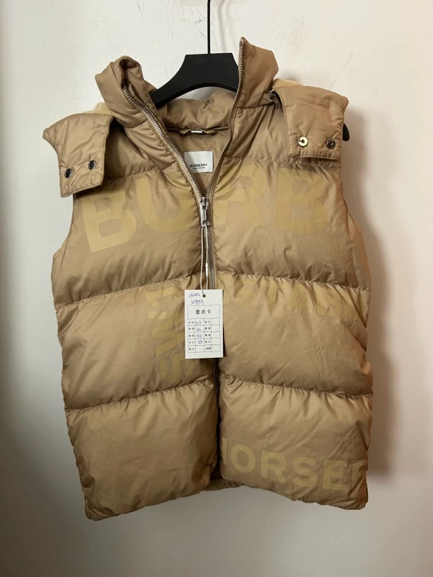 Burberry橘色马甲95新