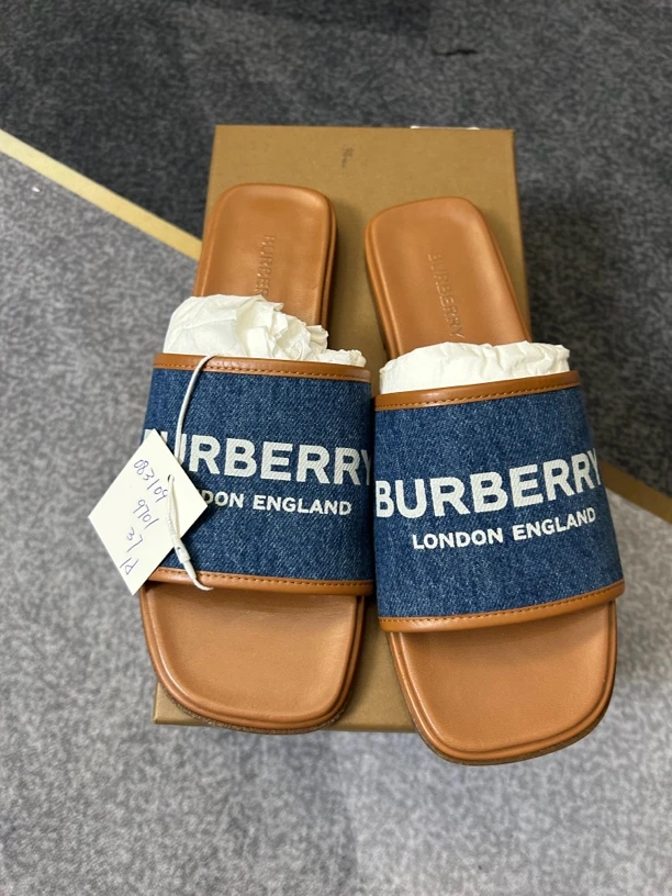 Burberry牛仔面棕色拖鞋95新37码