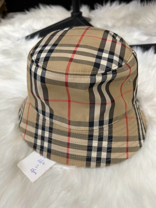 Burberry经典格纹渔夫帽95新