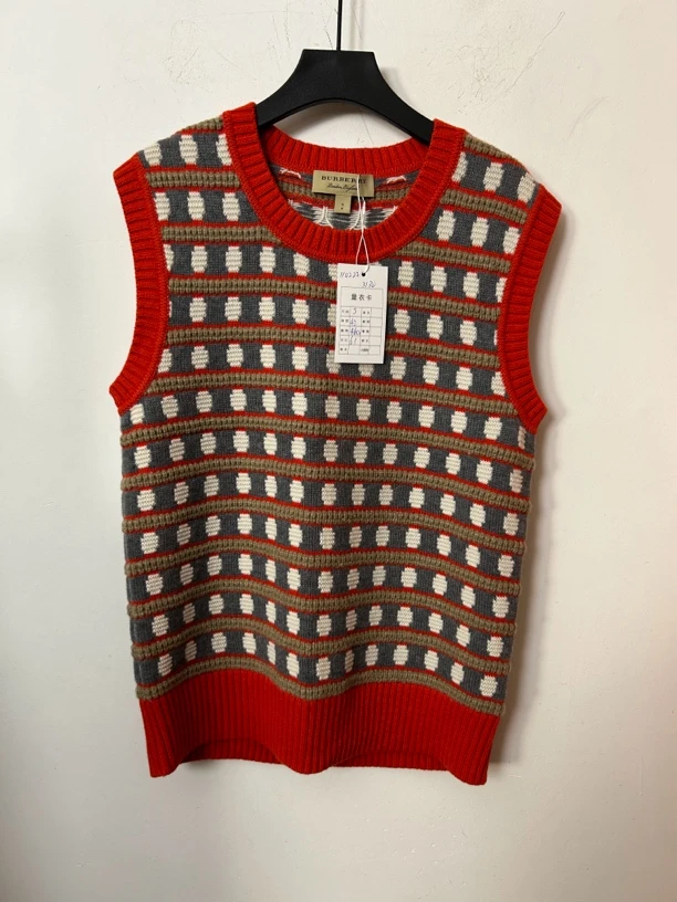 Burberry斑点红色马甲95新