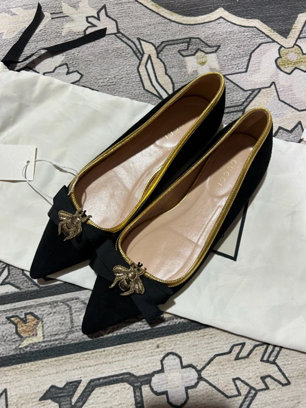 古驰黑色尖头蜜蜂平底鞋35码95新