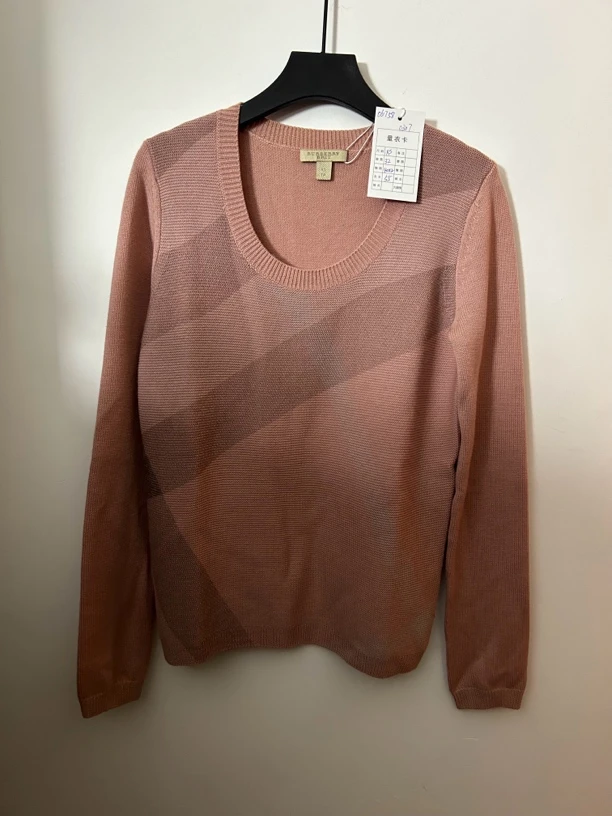 Burberry格纹毛衣95新