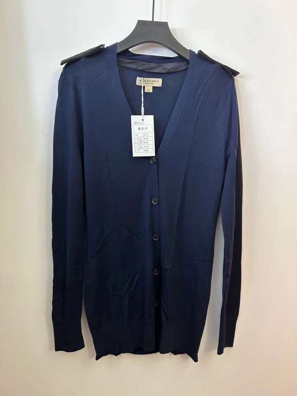 Burberry蓝色开衫95新