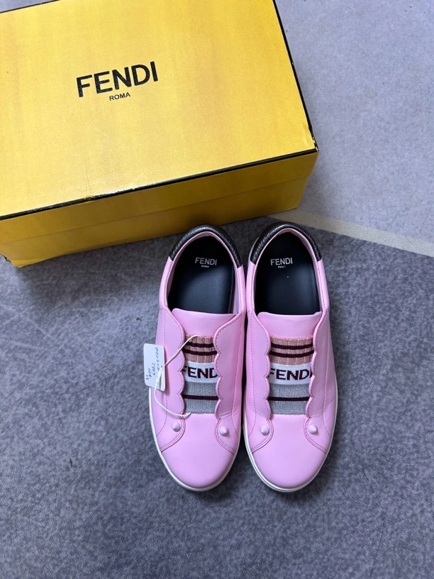 95新 FENDI/芬迪 粉色休闲鞋三六半码