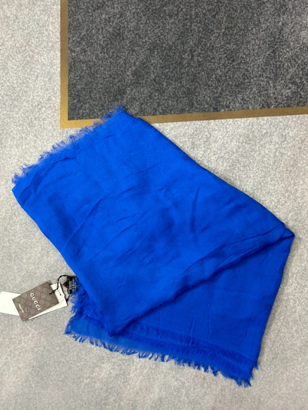 古驰蓝色满印丝巾99新