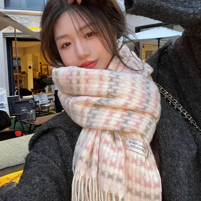 秋冬面罩女新款外穿百搭气质格纹披肩仿羊绒保暖网红围脖奶油爆款