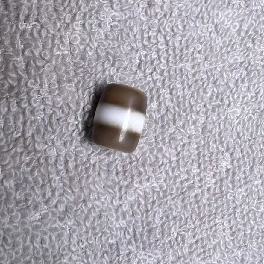 玛瑙三线小桶珠，品相完美，男女锁骨颈饰(11.5*9mm)左右