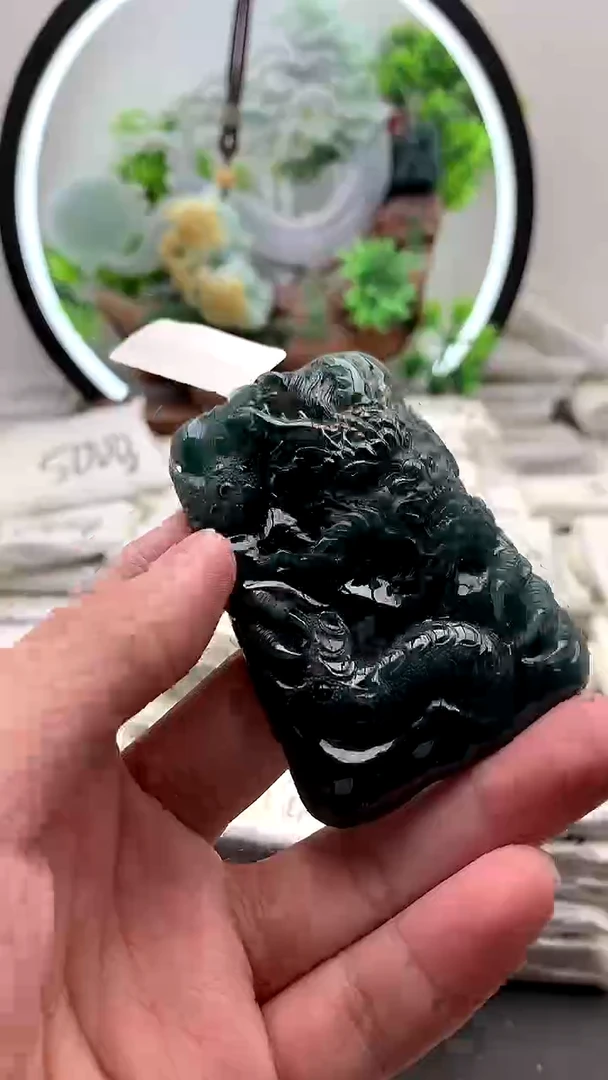 【闪购商品】翡翠颈饰未镶嵌龙牌