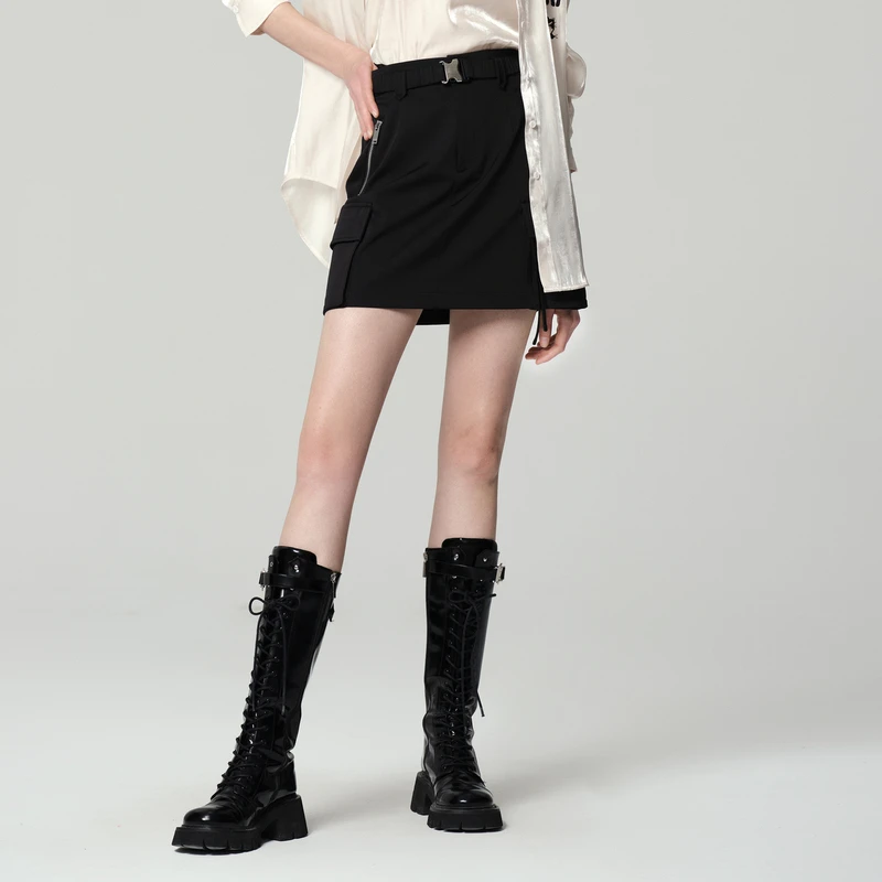 卡拉佛黑色半身裙秋季新款时尚洋气简约设计a字短裙233S224