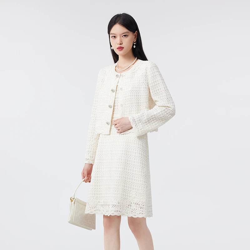芭蒂娜秋季小香风吊带镂空绣花方领连衣裙141U082