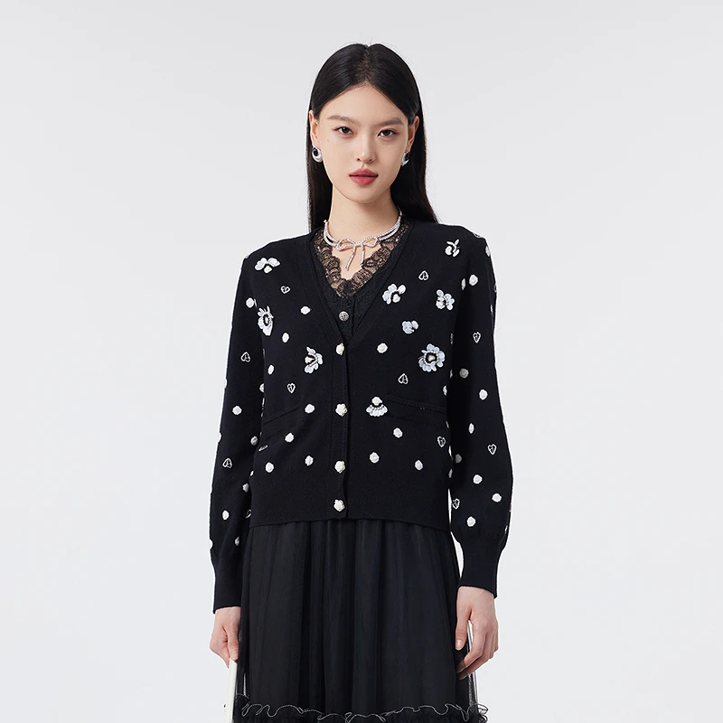 芭蒂娜黑色羊毛v领针织开衫秋冬印花毛衣141F304