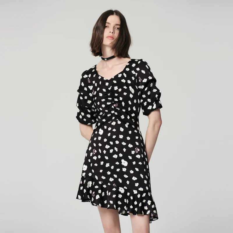 卡拉佛黑色碎花连衣裙秋季新款时尚不规则木耳边裙子233U049