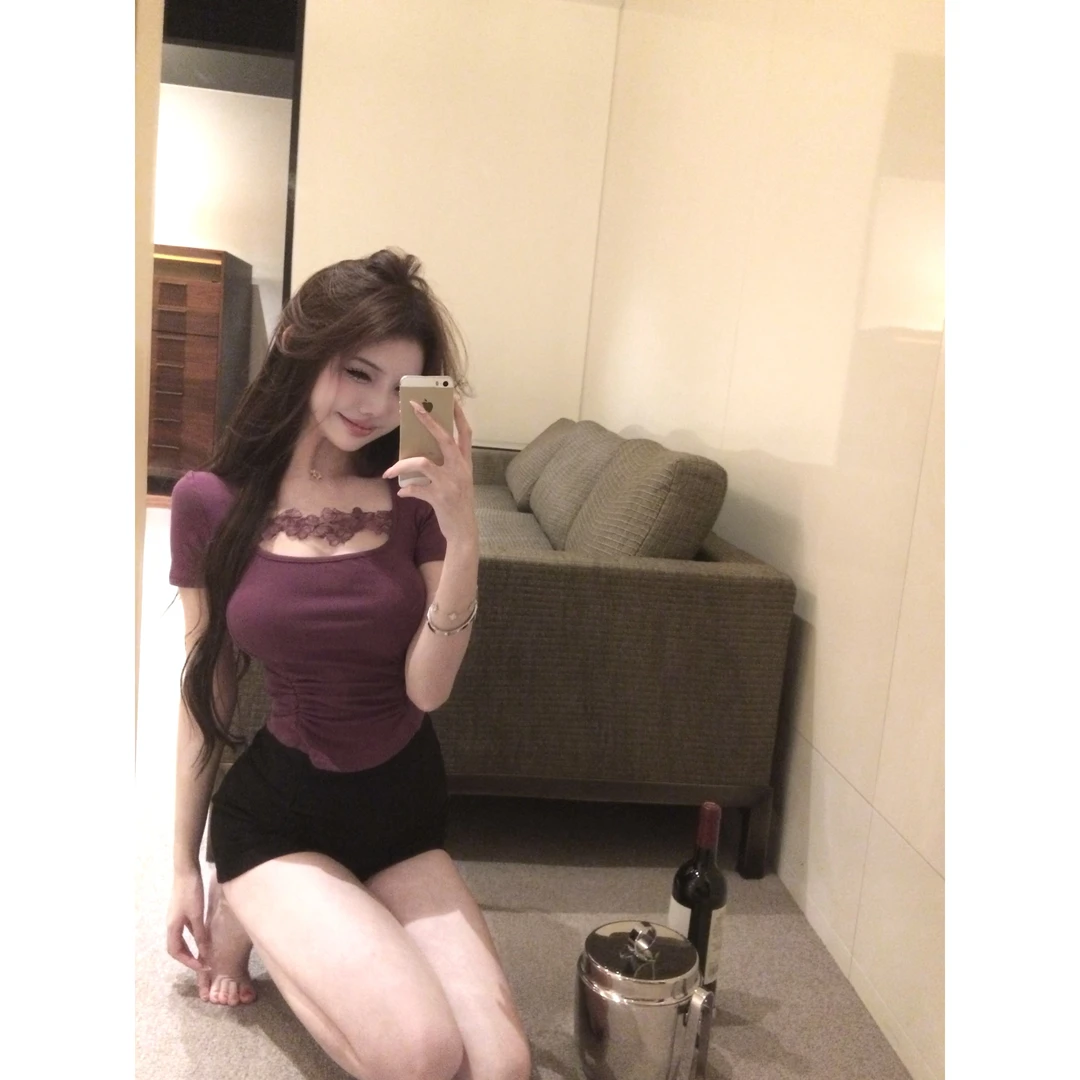 蕾丝拼接紫色短袖修身T恤女夏季褶皱显瘦纯欲风方领短款百搭上衣