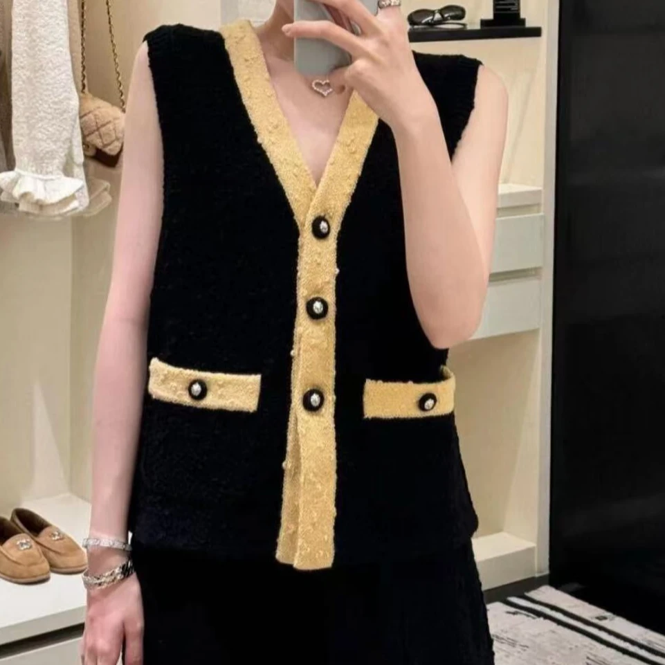 99新 Chanel/香奈儿 24黑黄拼色狮子扣针织马甲/F34/198