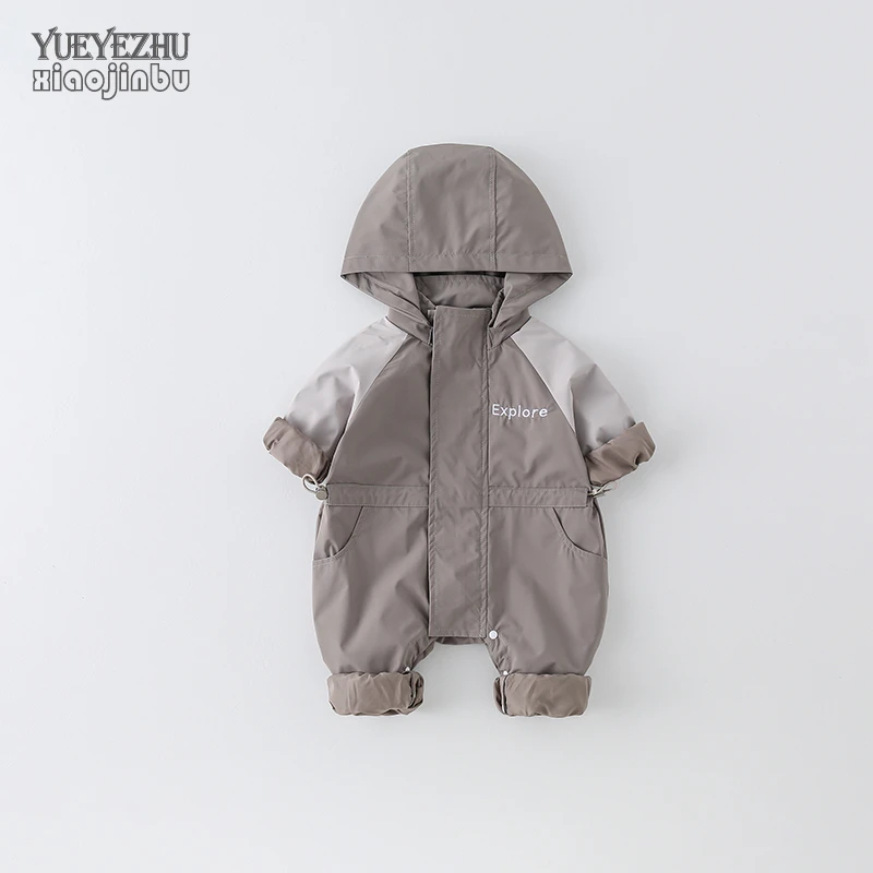 婴儿冲锋衣秋季外出连体衣一岁男宝宝衣服秋装帅气休闲连帽外套潮
