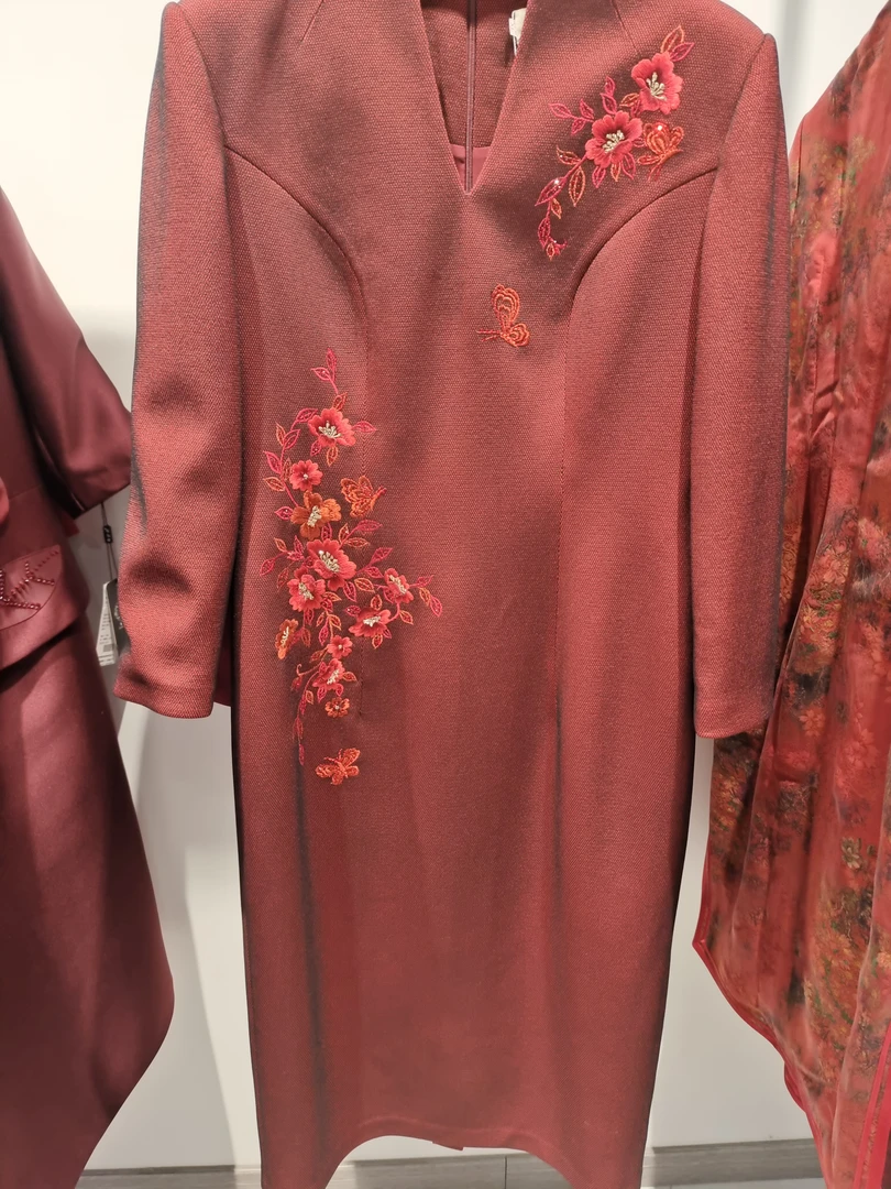 复合蕾丝绣花改良裙