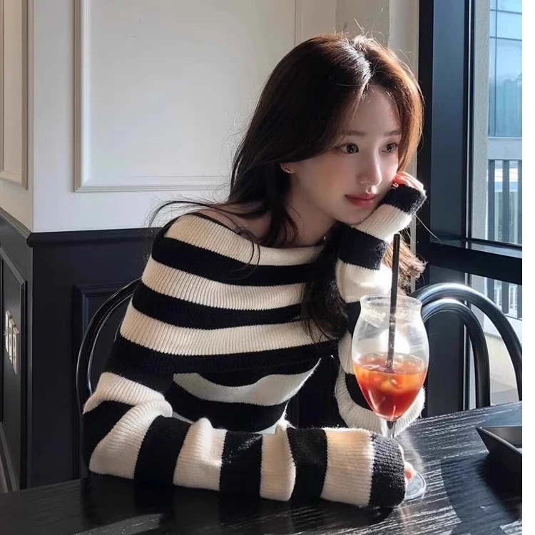 法式气质一字肩条纹针织打底衫女秋冬超好看毛衣内搭露肩长袖上衣