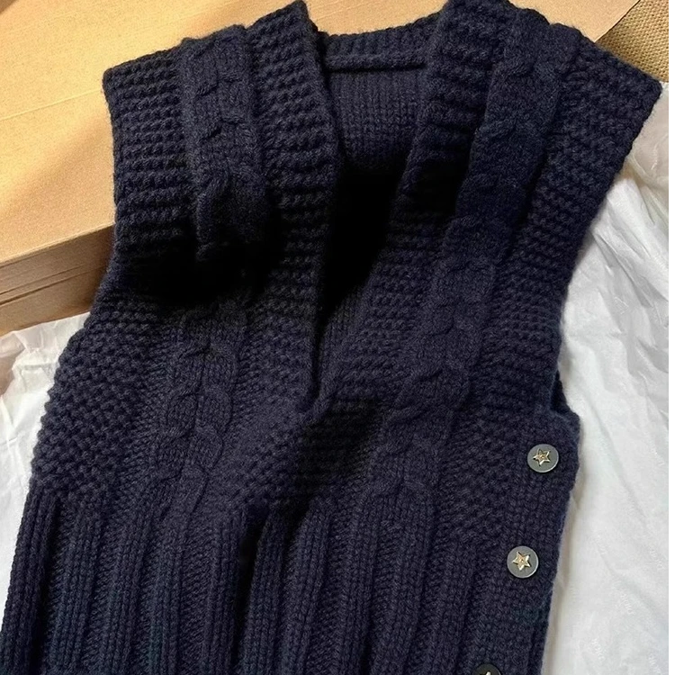 今年流行漂亮复古软糯慵懒风针织衫高级感黑色背心马甲毛衣女冬季