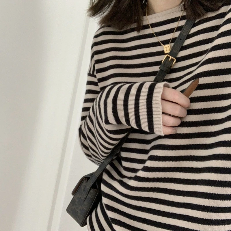 条纹圆领针织衫女2025春季新款宽松显瘦休闲内搭打底衫长袖上衣潮