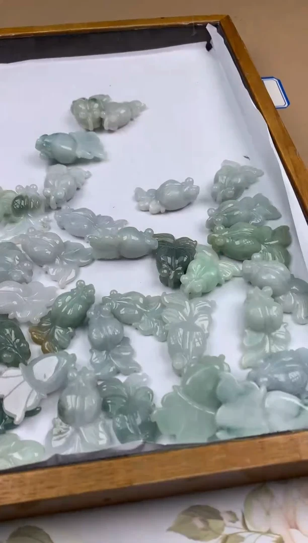 【闪购商品】翡翠挂件未镶嵌20发1 多样性发货