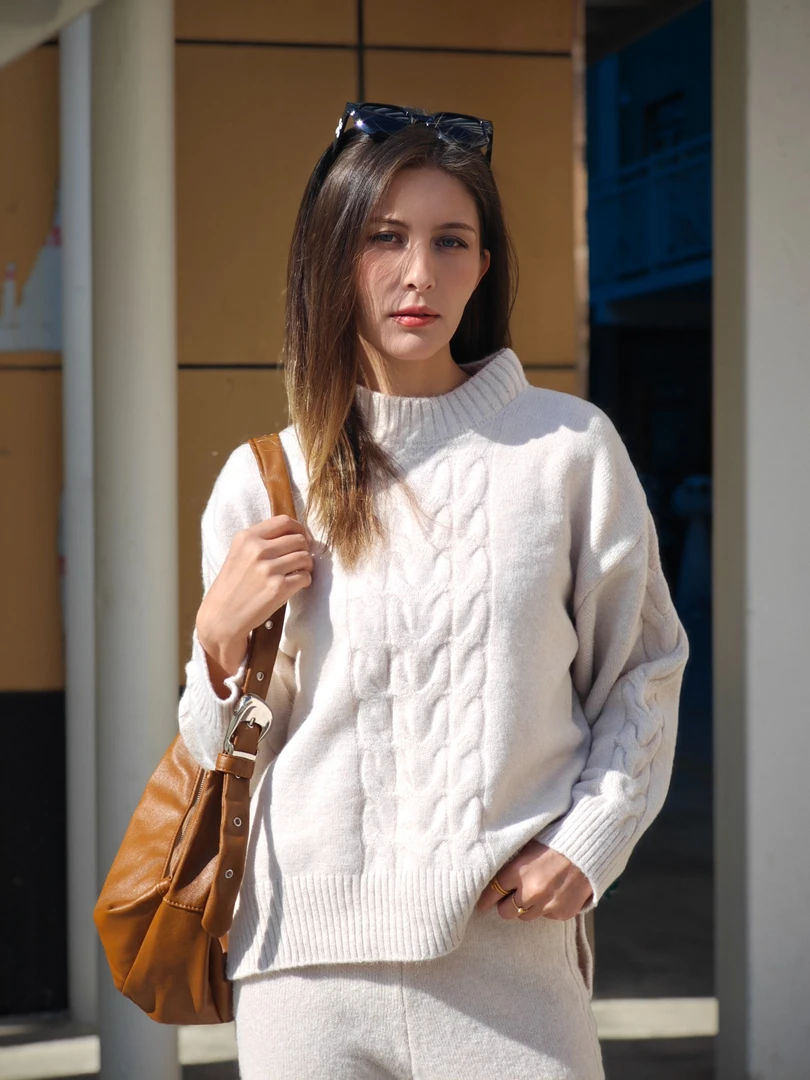 女时尚潮流新款长袖针织百搭