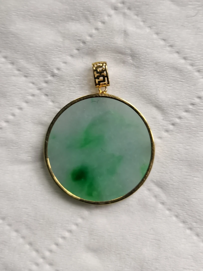 18K金飘绿翡翠A货精品无事牌