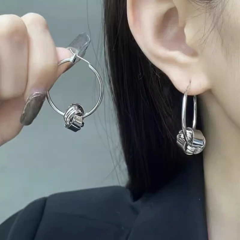 合金耳饰 独特设计感打结耳圈气质高级感小众冷淡风耳饰金属圈圈