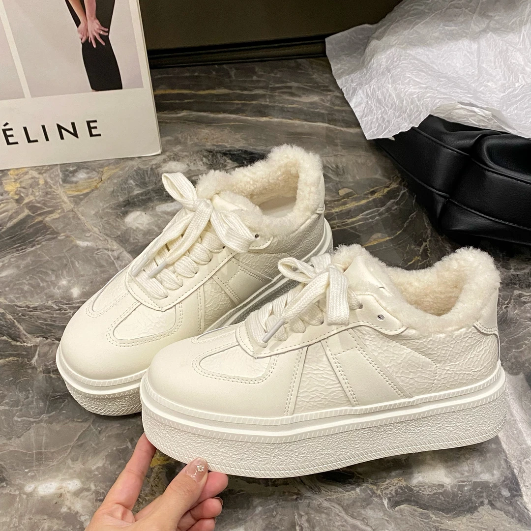 【猪猪家】厚底松糕增高小白鞋女2024秋冬季新款百搭学生休闲板鞋