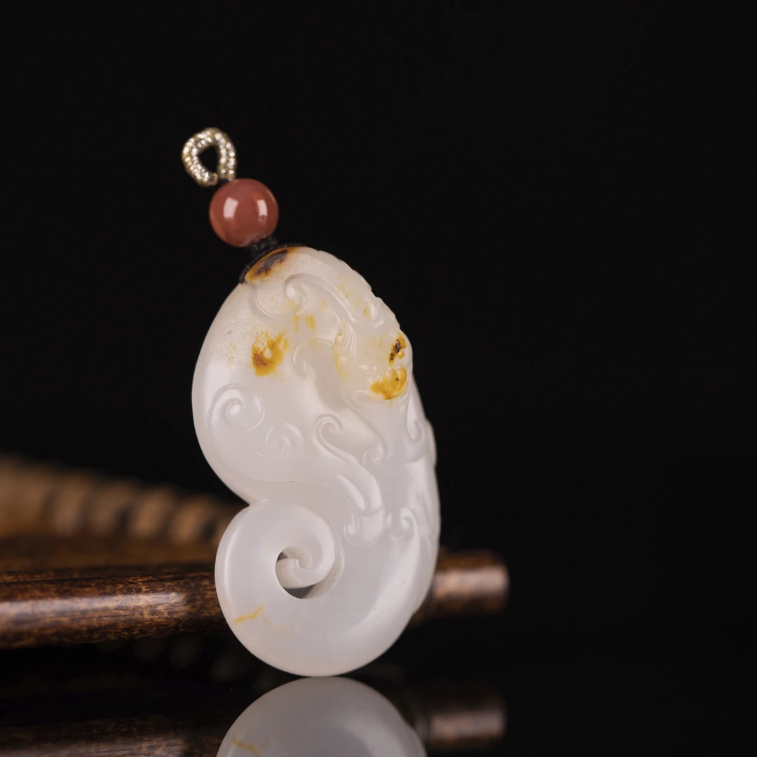 【11.5克螭龙】36*21*13.5mm和田玉一级暖白玉种老熟油润