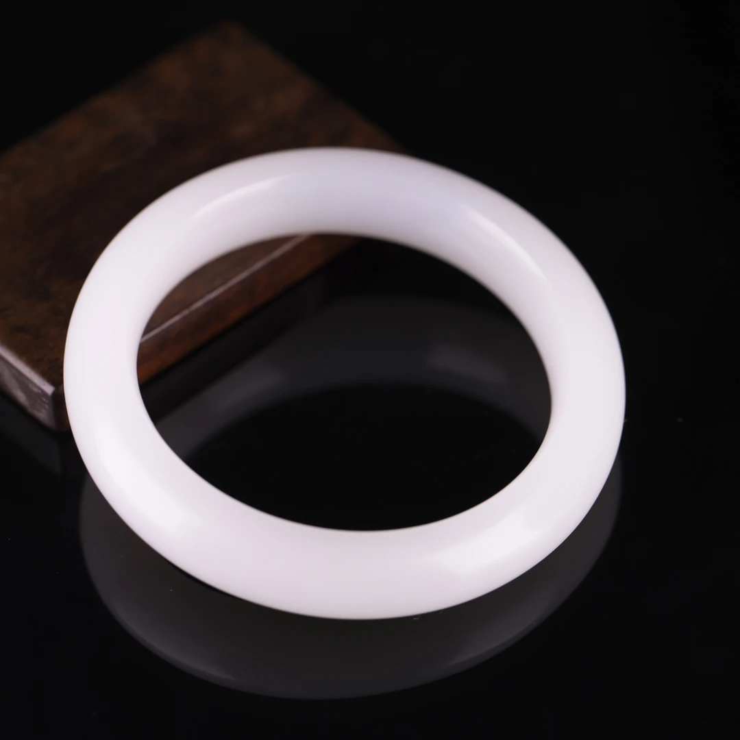 【圈口56.5mm手镯】重量71.5克，壁厚12mm钢板料细油润白糯超高品质～