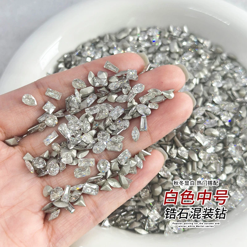 cy春柚美甲饰品中号尖底白色粉色变蓝超闪镀底锆石混装美甲饰品