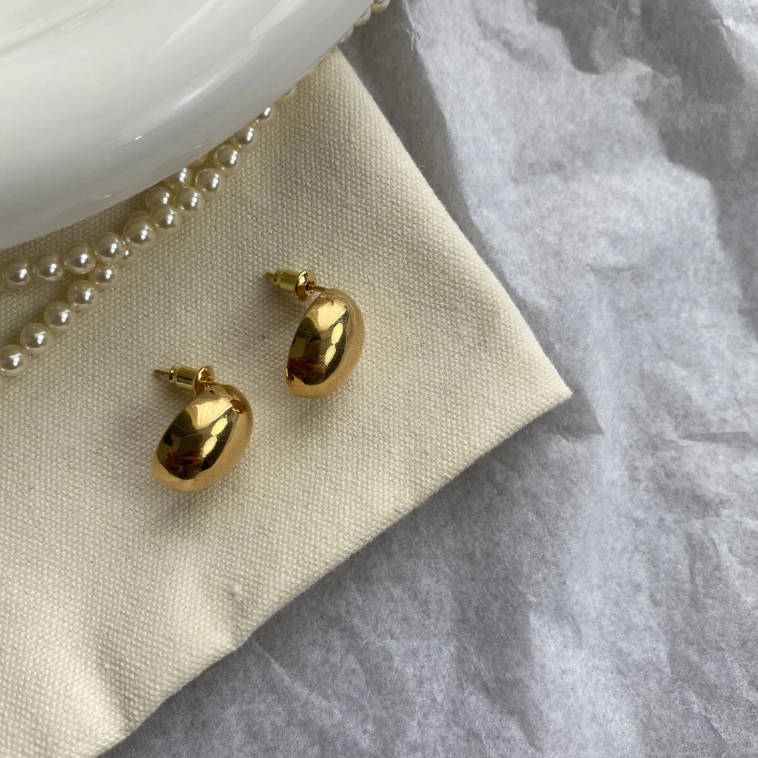 铜合金耳饰 气质简约时尚小金豆耳钉通勤款耳环半球光面百搭耳饰