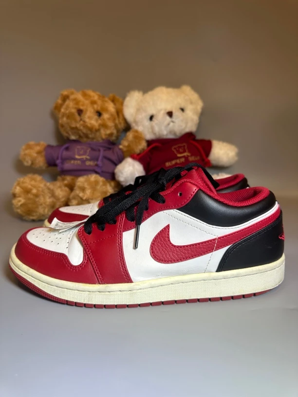 42码 90新 耐克AJ1红白黑芝加哥 公价1299板鞋 低帮 已洗护消毒