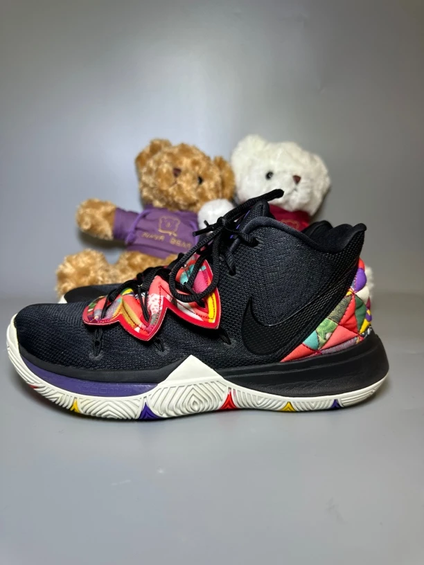 42.5码 98新 耐克Nike 欧文5Kyrie 5 百家衣 公价1399 实战篮球鞋