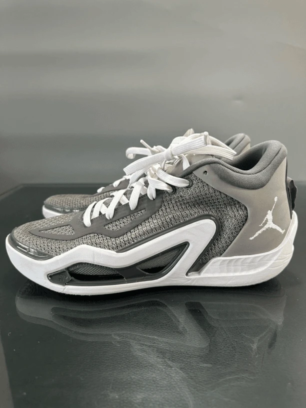 43码 90新 耐克Nike 獭兔1代 中帮实战篮球鞋 已洗护消毒