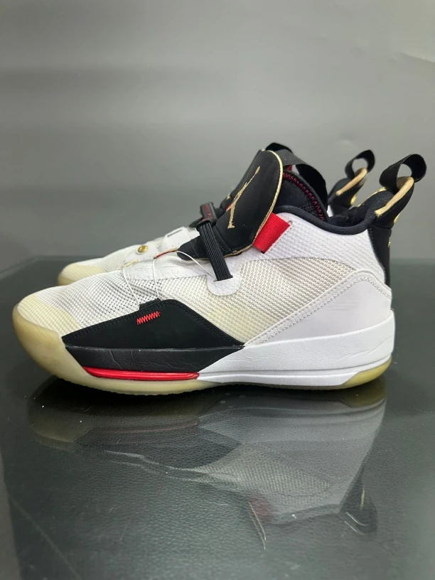 42.5码 93新 耐克Nike AJ33 黑白 实战篮球鞋 已洗护消毒