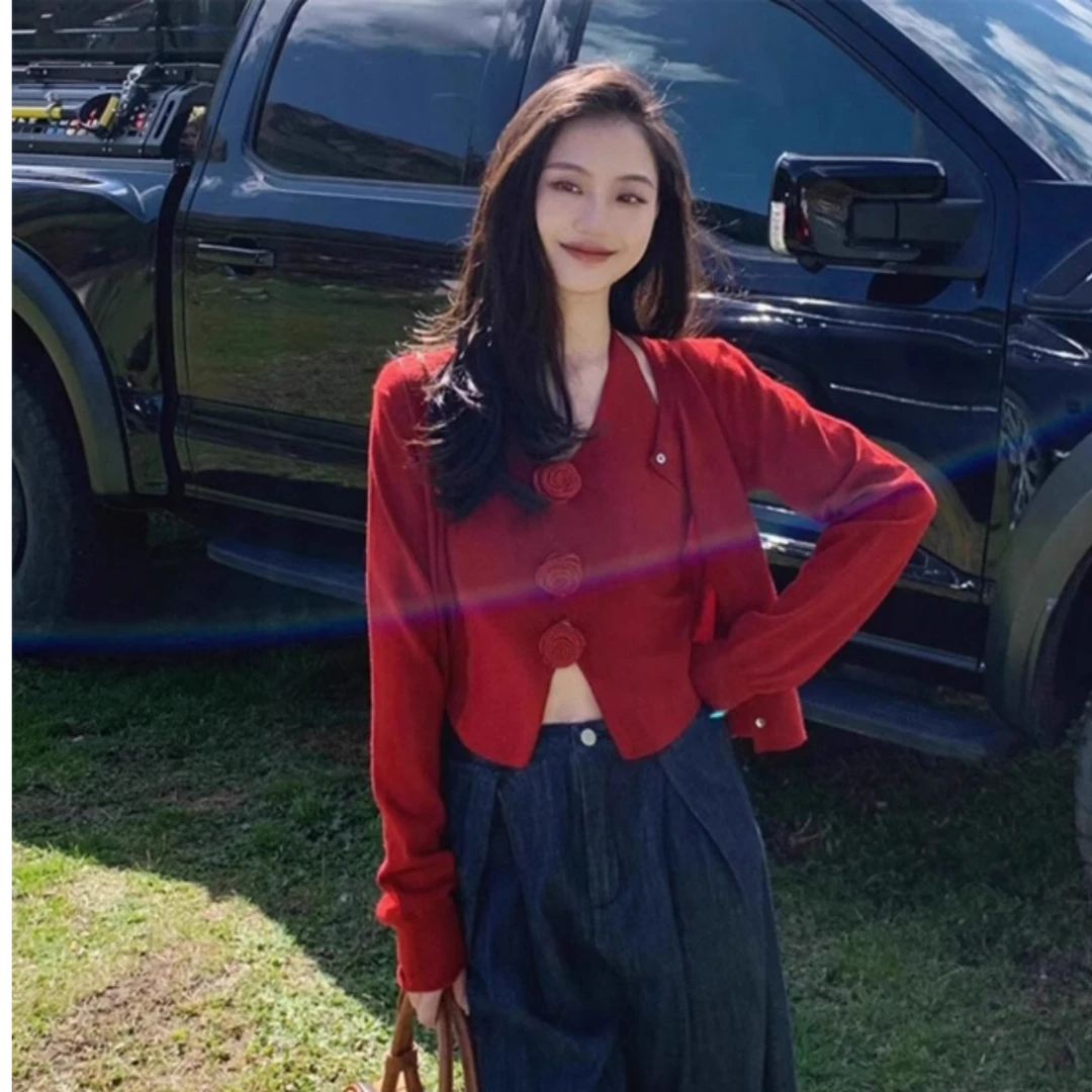 法式洋气套装女秋季新款时尚气质针织开衫修身花朵挂脖背心两件套
