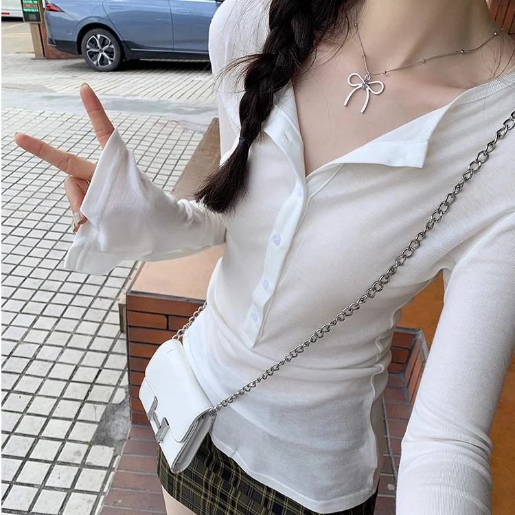 白色上衣半开V领纽扣薄款防晒罩衫女早秋新款纯欲修身喇叭长袖T恤