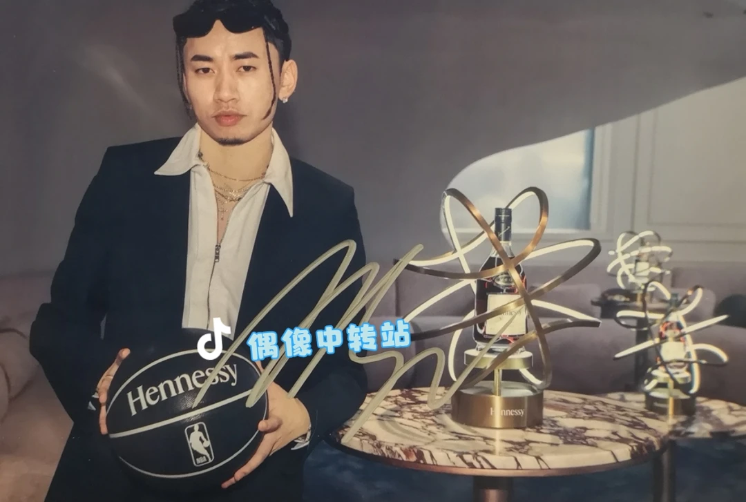 46 马思唯 Ice round2贰万 早安 圣代 pgone 新秀 辛巴 签名照片