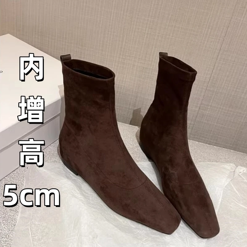 小个子内增高短靴女2025新款韩版简约风弹力瘦瘦靴棕色马丁靴加绒