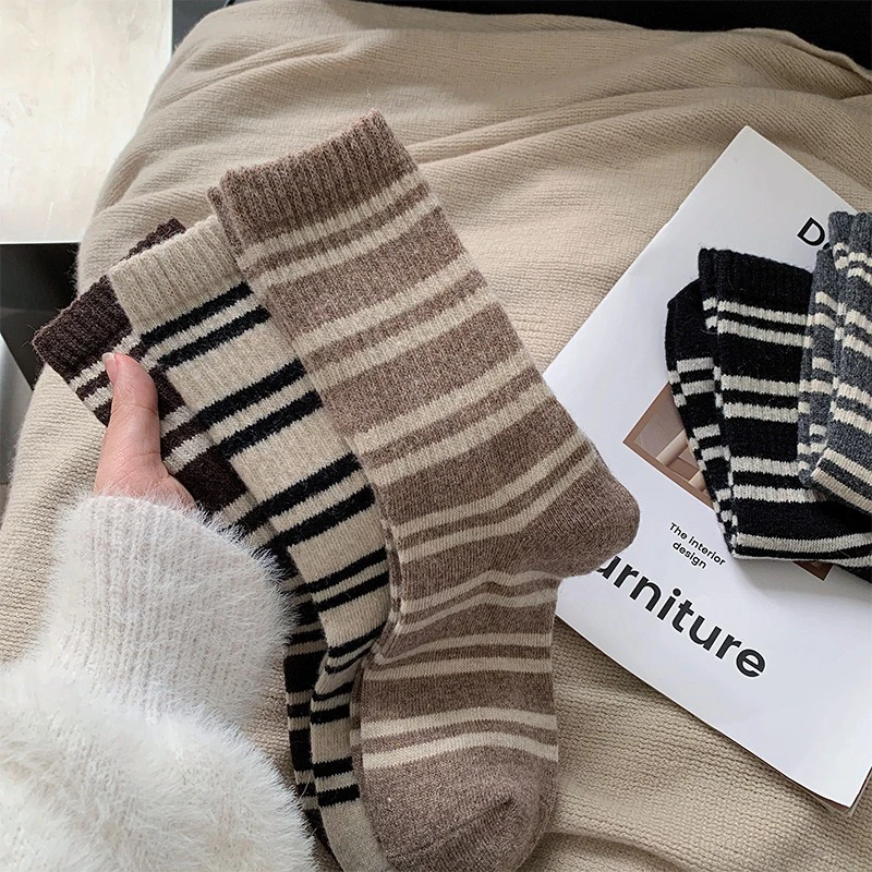 2023秋冬潮流新款条纹撞色美拉德咖色系保暖加厚东大门女中筒袜子