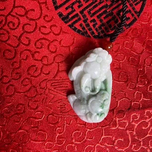 翡翠貔貅吊坠聚财天然精雕雕刻