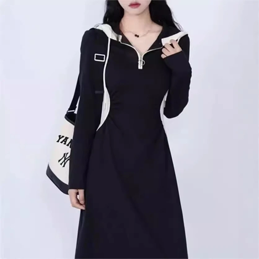 大码秋季新款撞色连帽长袖连衣裙女胖mm修身显瘦设计感黑色长裙子