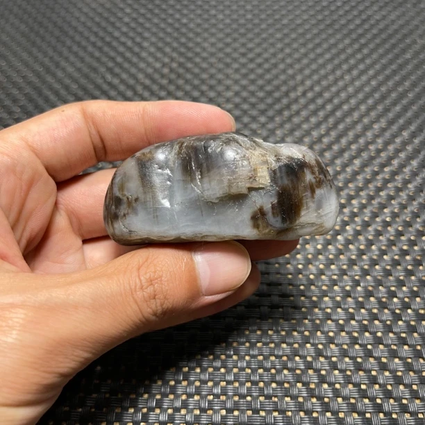 和田玉原石艾德莱斯直闪石山水意境猫眼手把件摆件笔搁镇纸灯细透